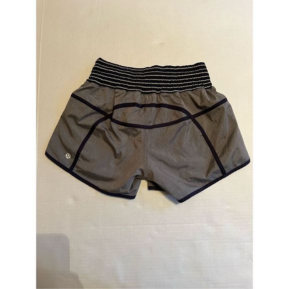 lululemon athletica Pants - Lululemon Women’s Tracker Shorts gray with navy stripes, lined, size 6